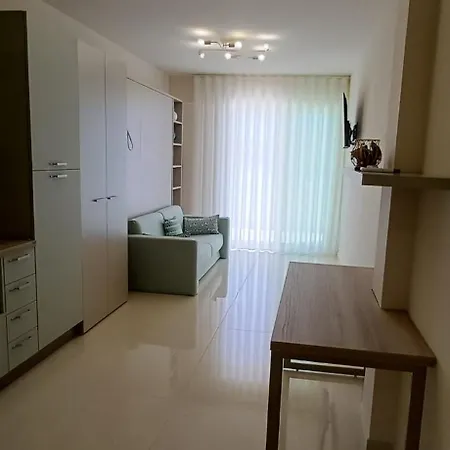 Blanco Sea 5 Vista Mare مارينا دي بيسكولوس